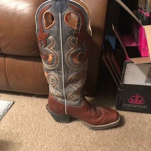 Tony Lamas. 8B. Square toe hardly worn